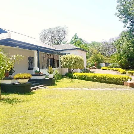 Choice Backpackers Lodge Bulawayo Εξωτερικό φωτογραφία
