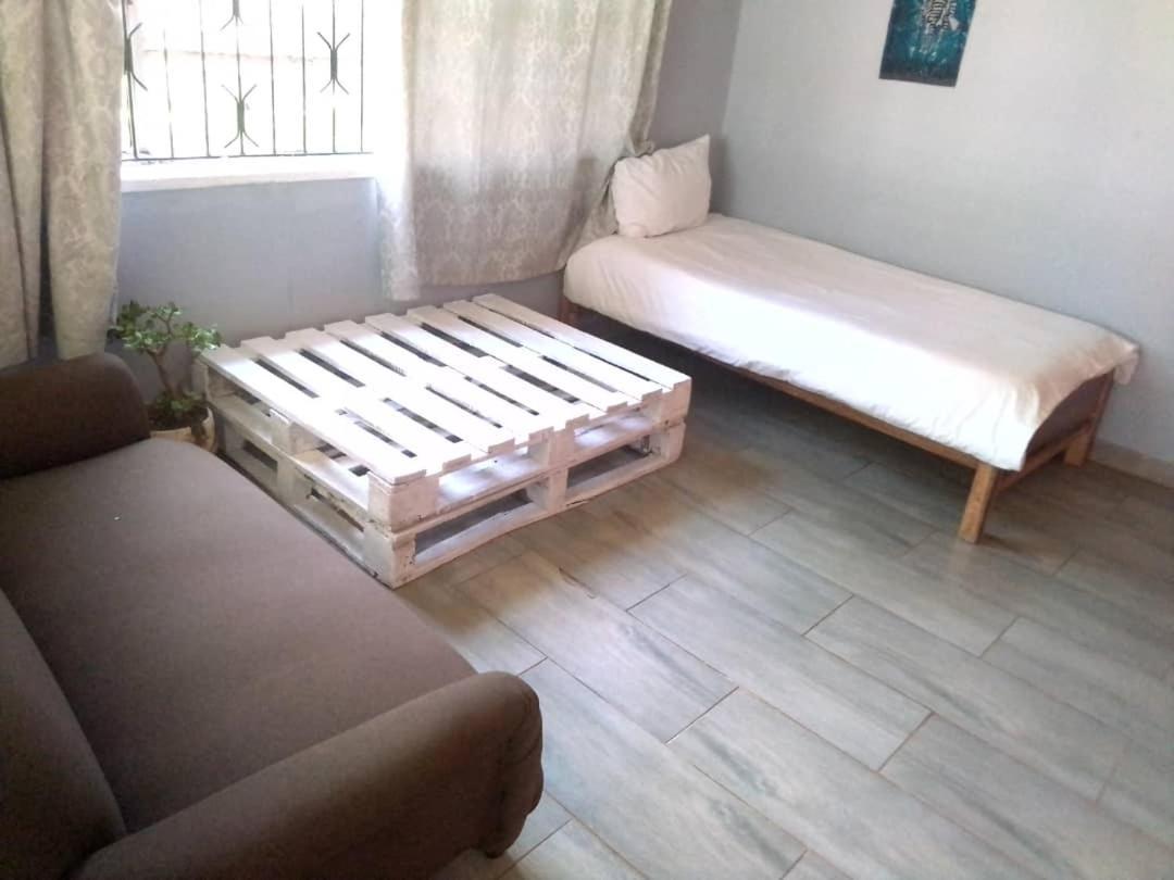 Choice Backpackers Lodge Bulawayo Εξωτερικό φωτογραφία